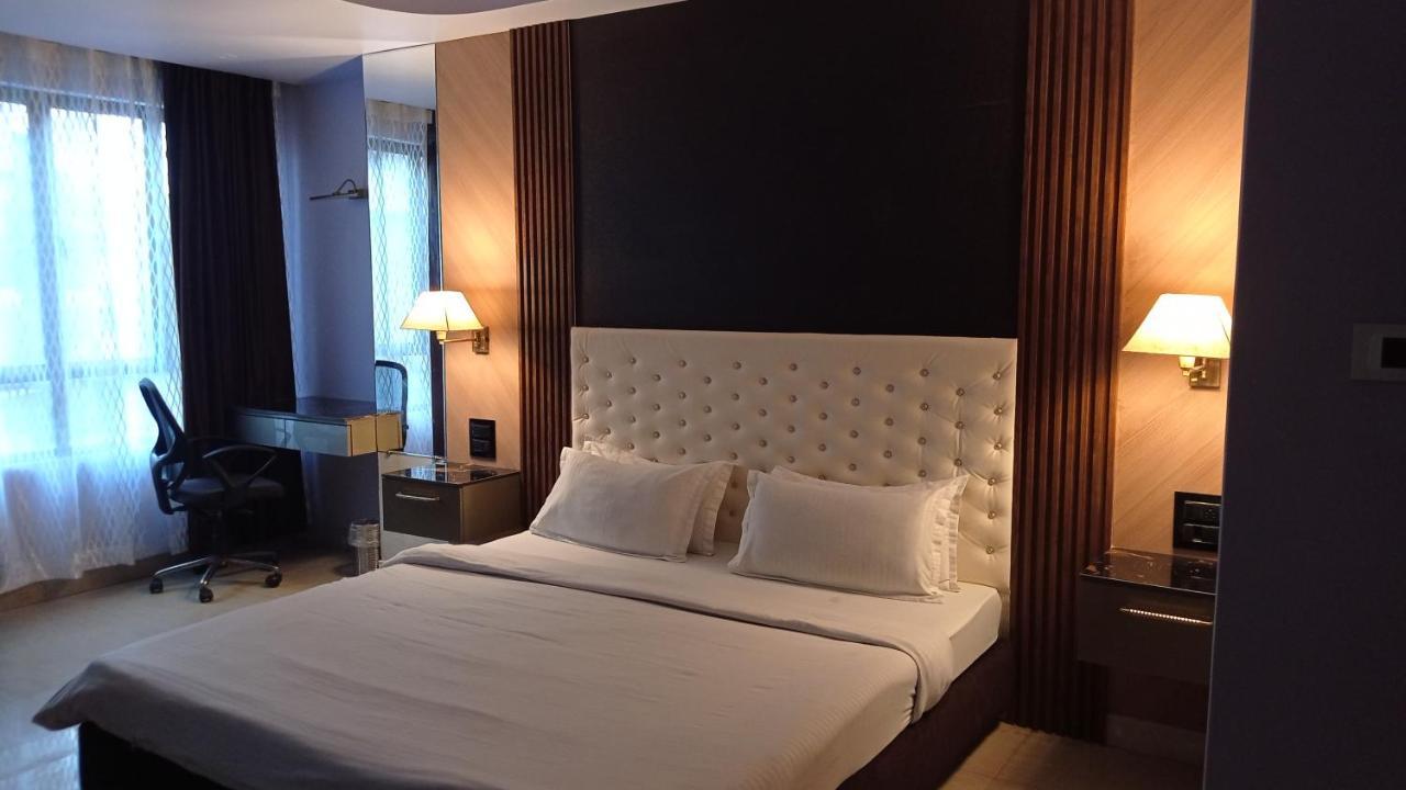 The Grand Hotel Āīzawl 외부 사진