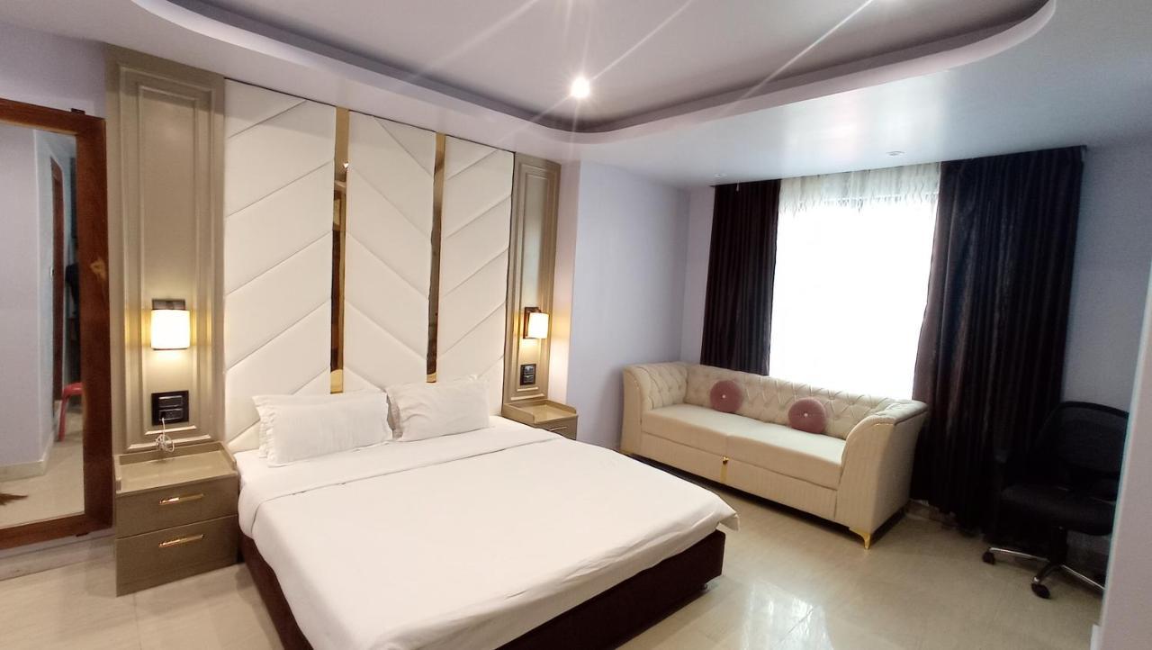 The Grand Hotel Āīzawl 외부 사진